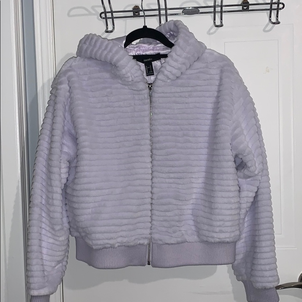 *BRAND NEW* SALE! Cropped faux fur lavender jacket